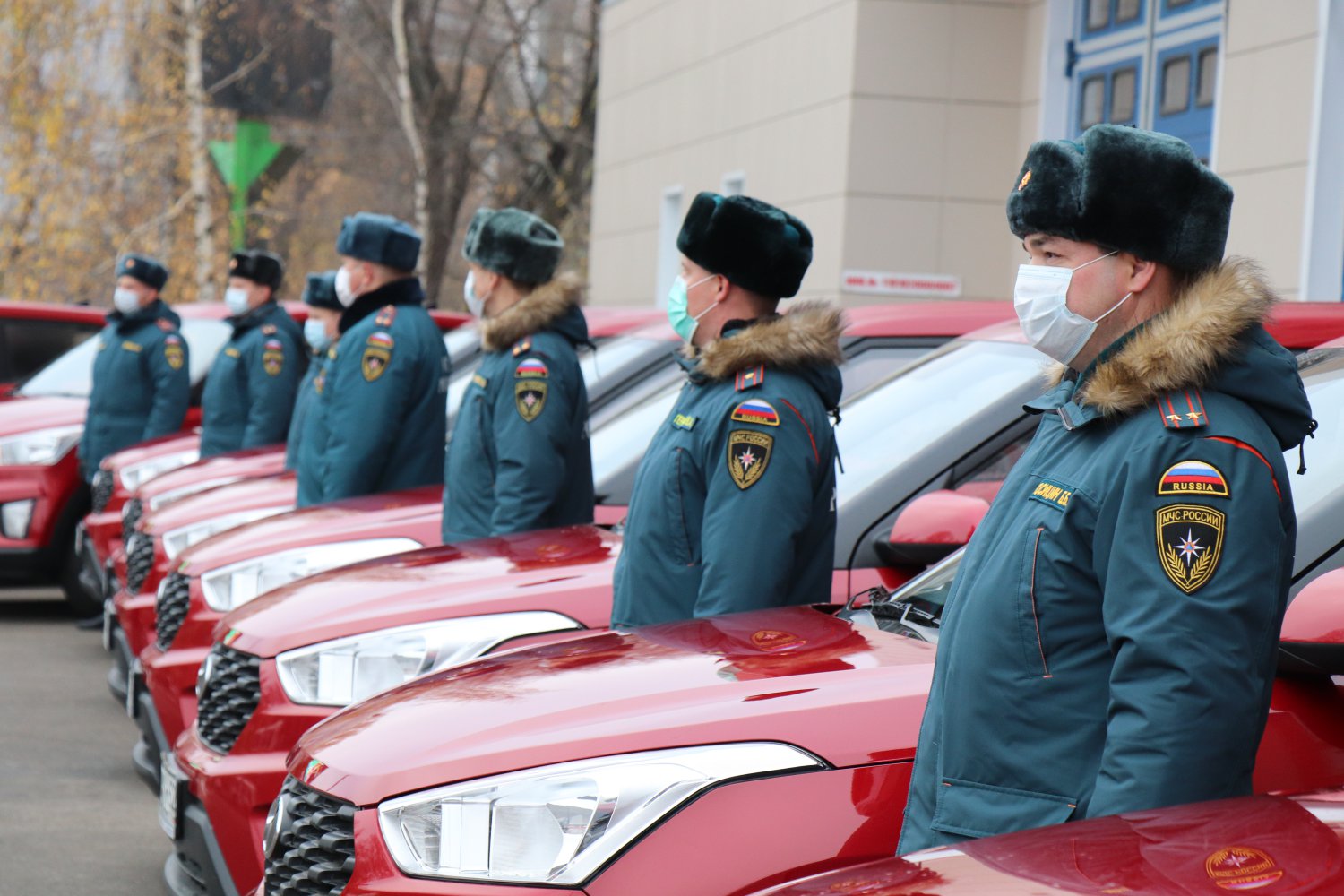 Сотрудникам пожарного надзора вручили ключи от новых служебных автомобилей